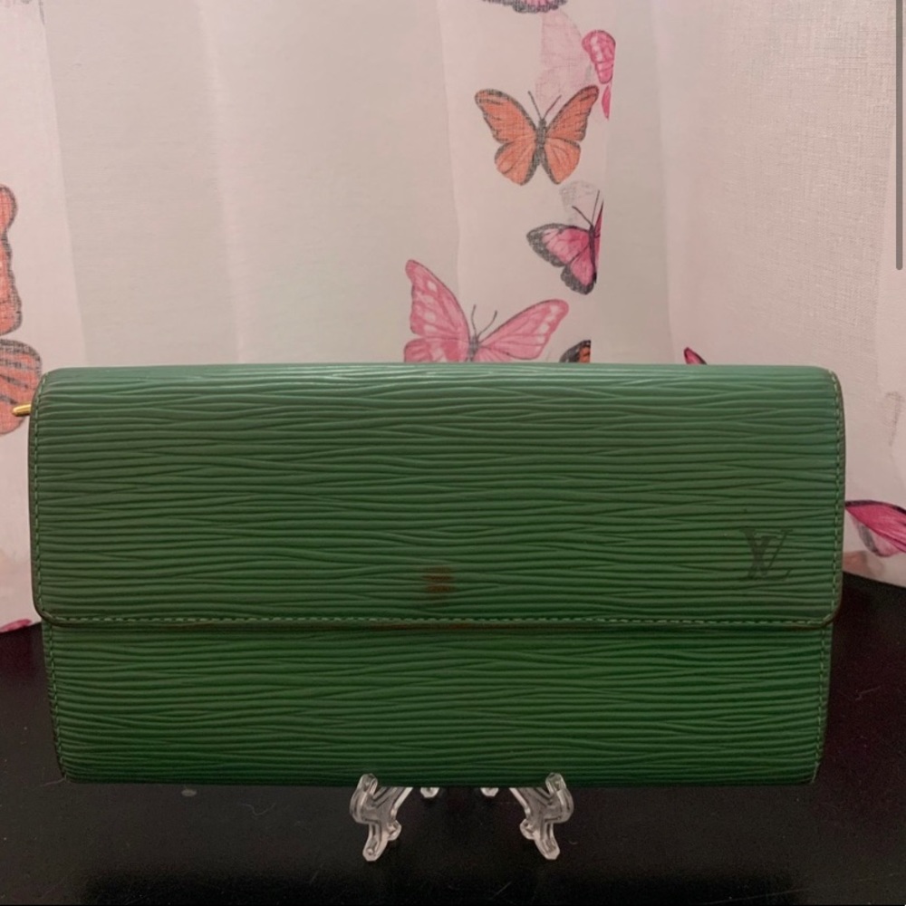 Louis Vuitton epi wallet green